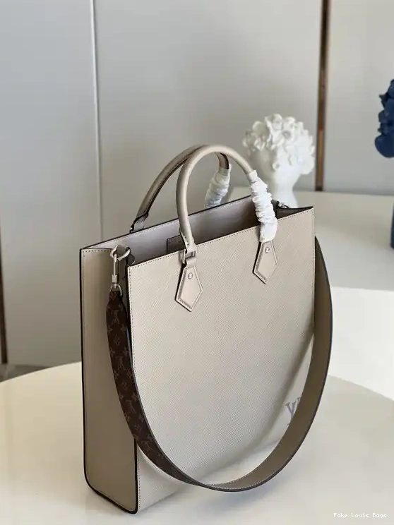 Eliminating the middleman and passing on savings to you. With massive production and tax-free benefits SAC PLAT VUITTON LOUIS PETIT 0329
